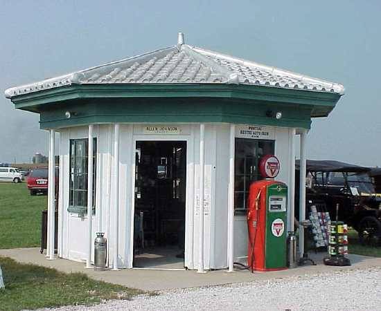 Octagon Gas Station, Livingston Illinos