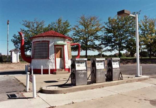 Teapot Gas, Yakima WA by Mark Comstock